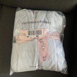 Brand new Victoria Secret Robe 