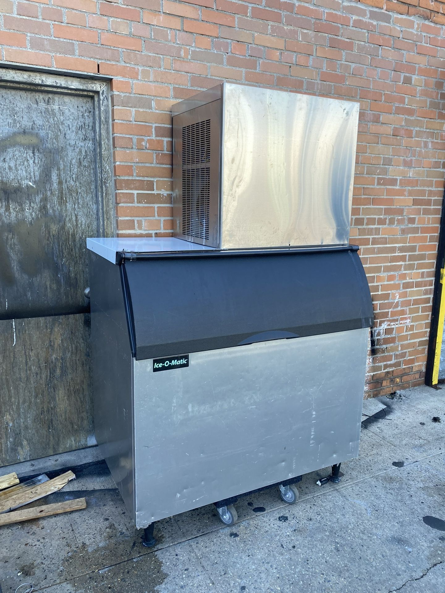 1200 lb flaker ice machine