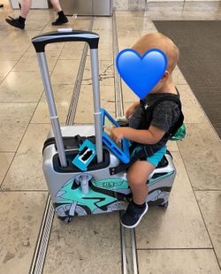 Kids ride on suitcase