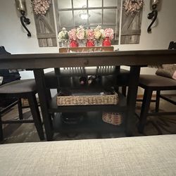 NEW HOM FURNITURE DINING ROOM TABLE