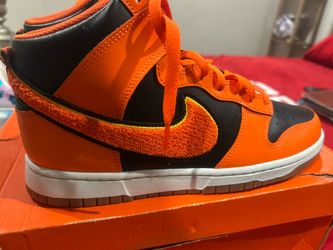 Nike dunks size 9.5m.   79$.