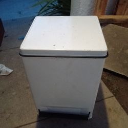 Step Trash Can
