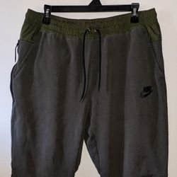 Nike Tech Essentials Jogger Pants Large