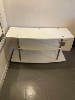 Mesa para TV Blanca con Repisas