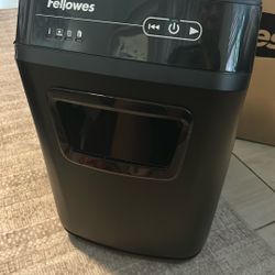 Fellowes  Auto Max 200. C/200M/150C Shredder