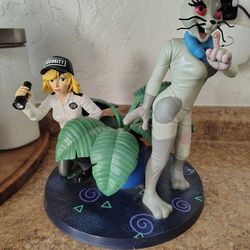 Vanny & Vanessa Statue