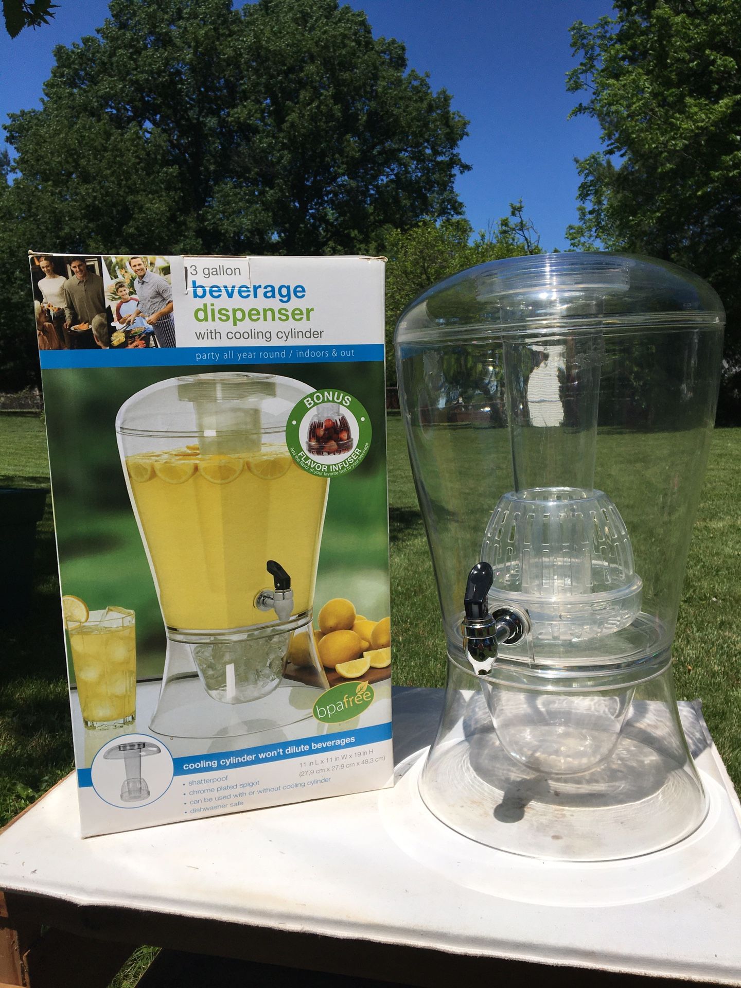 Clear beverage dispenser (3 gallon) with cooling cylinder!