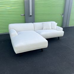Light Grey beautiful couch 🚚beautiful white sectional