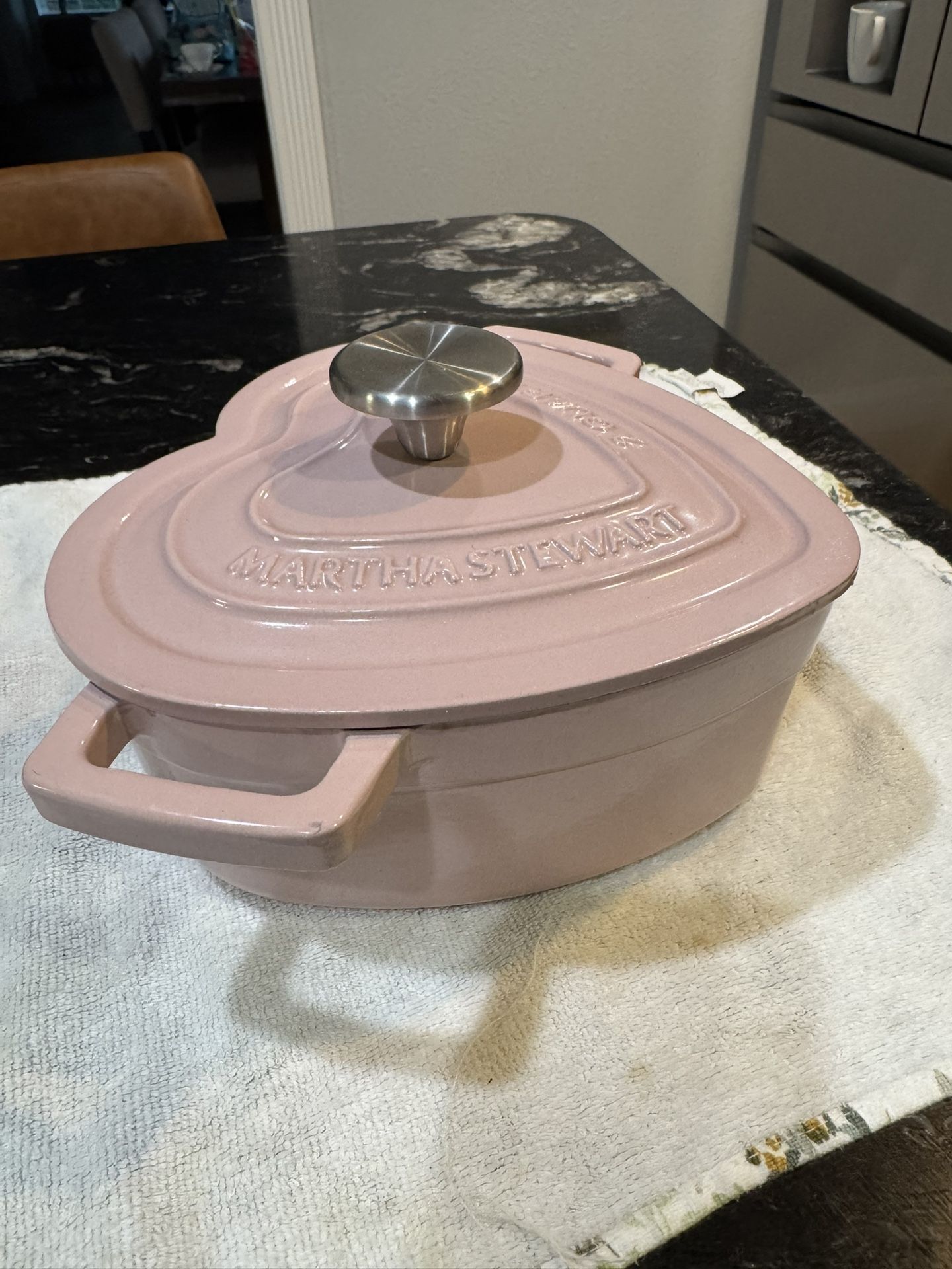 Martha Stewart 2 qt. Enameled Cast Iron Pastel Pink Heart Dutch Oven Only Been Used Few Times