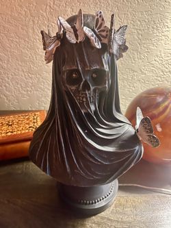 New With Tags HALLOWEEN- 12” tall Skeleton Bust with Butterflies and Battery Operated Red Eyes