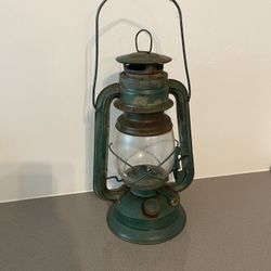 Vintage / Old Metal Camping Lantern.  Great For Display - No Cracks In Glass.  Great Shape 