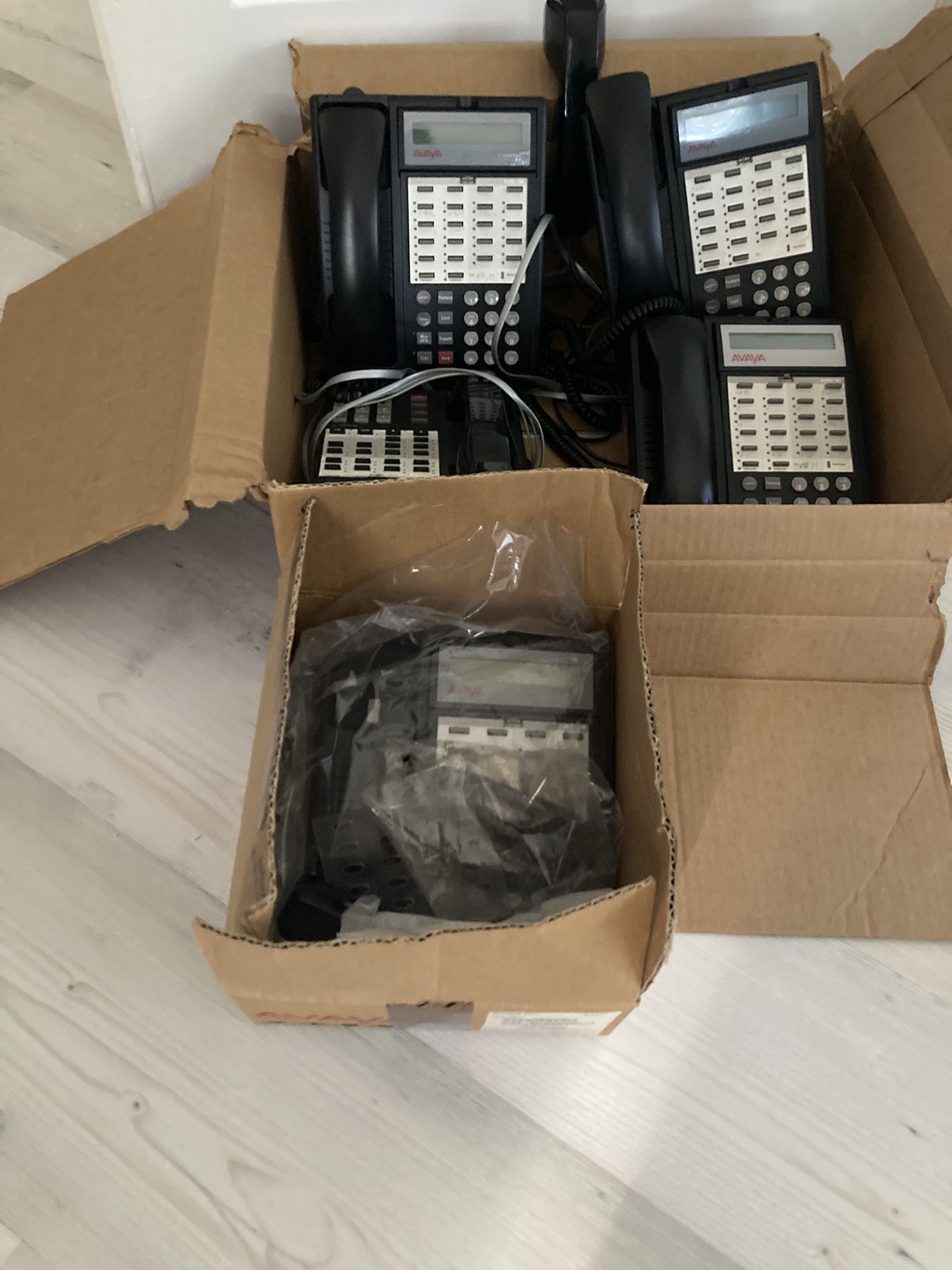 Five Avaya MLS-18D Telephones Mint Condition