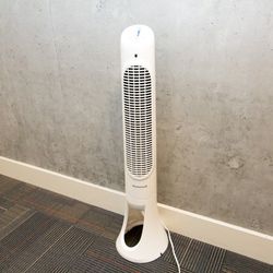 White oscillating tower fan

