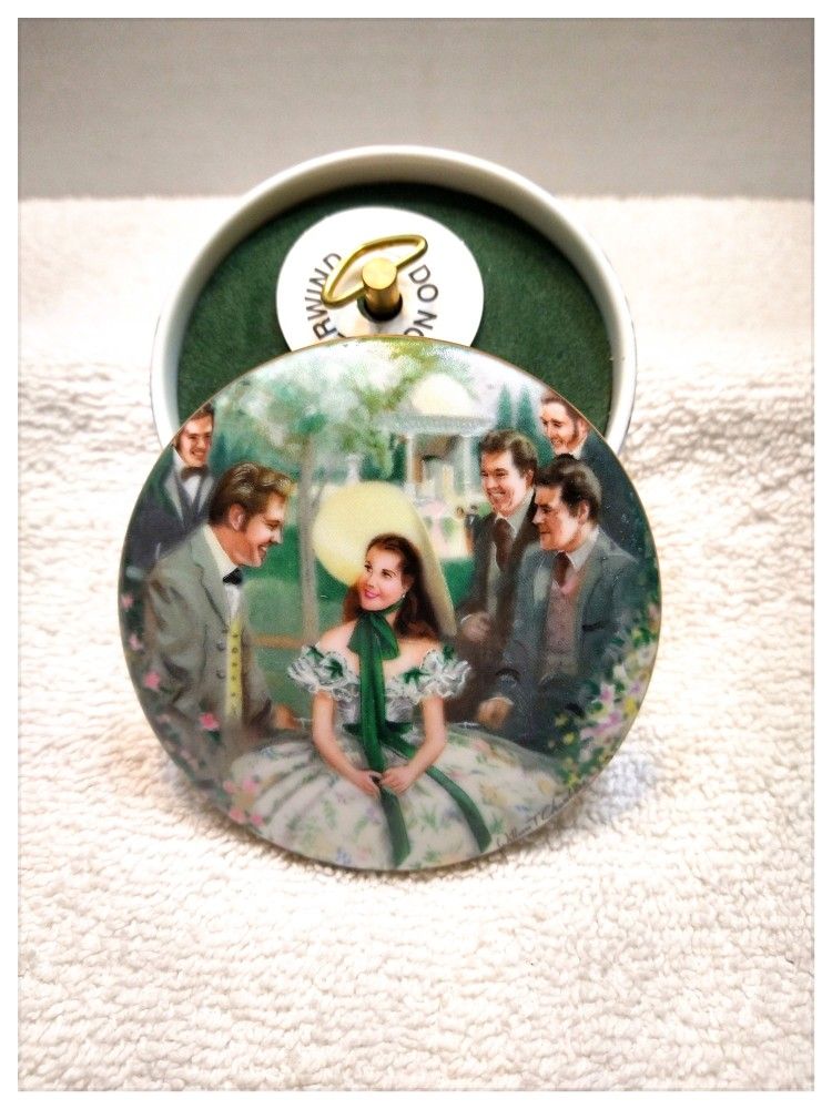 Vintage - Gone With The Wind 'Scarlett At Twelve Oaks' Music Box #4279A