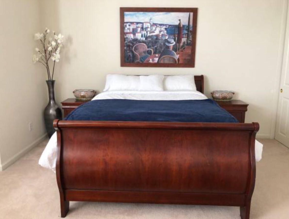 Queen bed with night stands