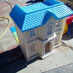 Little Tikes Vintage Dollhouse 