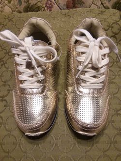 Golden tennis