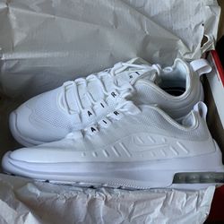 Nike White Shoes Size 7