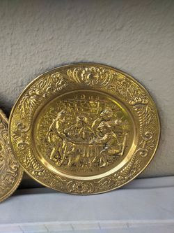 Medieval 2 set Embossed Brass Wall Plate Tavern Pub Bar Scene Charger England