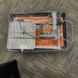 Ridgid R4031 Wet Tile Saw With 2 Trays