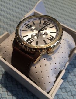 Unlisted Men's Gold Watch