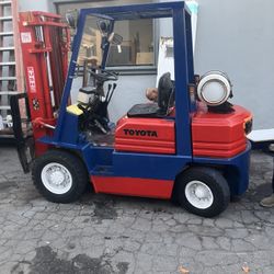 FORKLIFT 