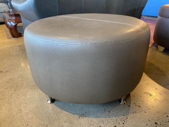 CORIANDER DESIGNS 29″ Round Grey Ottoman with Metal Legs