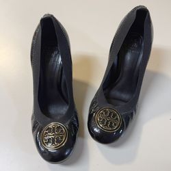 Tory Burch Black Patent Leather Goldtone Logo Slip On Heels Shoes Size 6