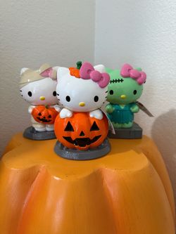 HELLO KITTY HALLOWEEN STATUE BUNDLE