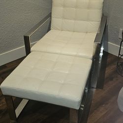 White Chair W Ottoman