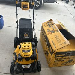 DEWALT 21 in. 196cc E-GOV Engine 3-in-1 Gas RWD Self-Propelled Lawn Mower with High Rear Wheels