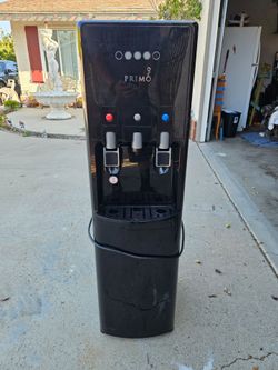 Primo water dispenser with Keurig pod coffe dispenser