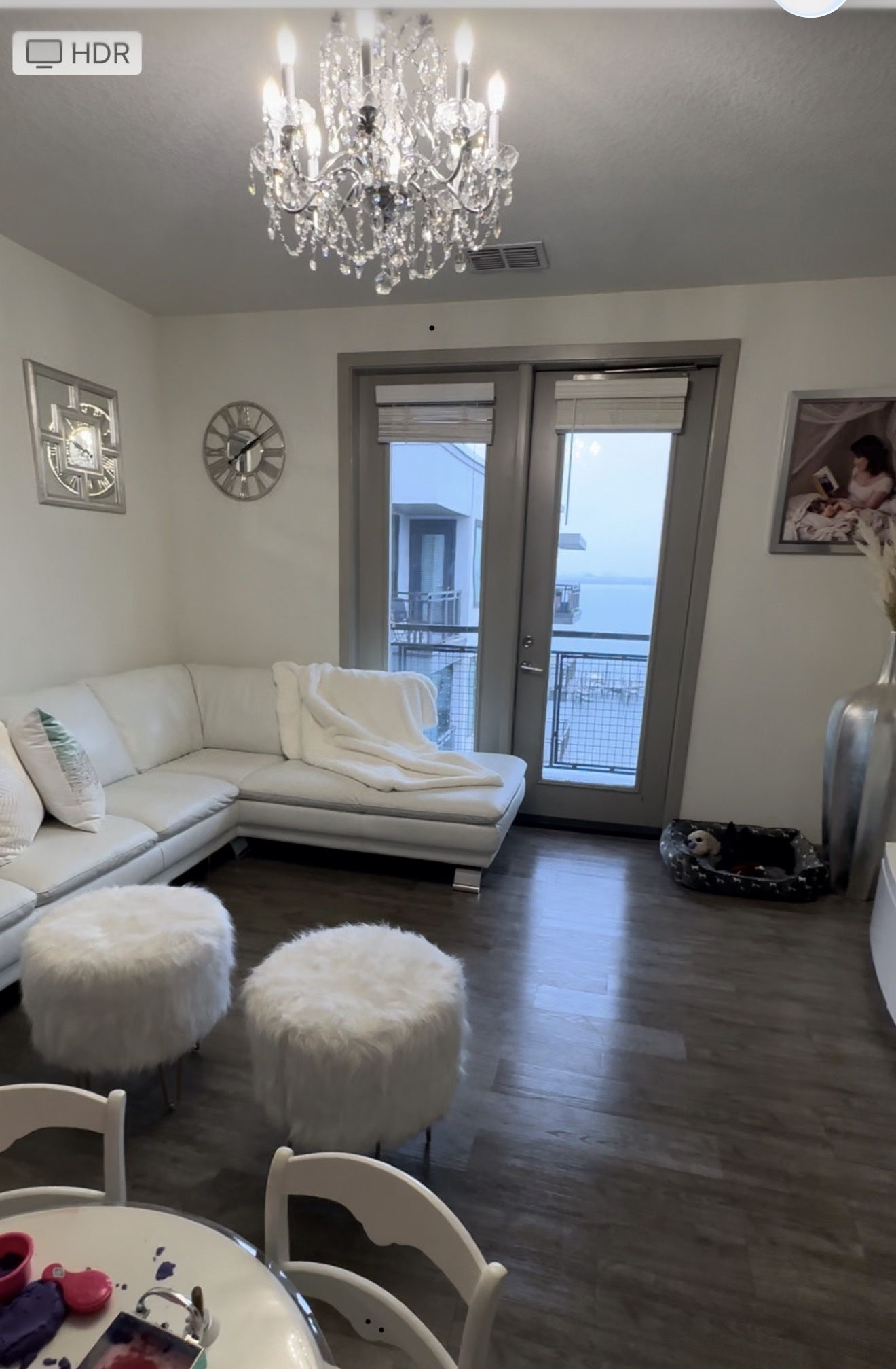 ⸻  ✨ White Leather Sectional Sofa – Modern & Comfor... 