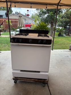 Hotpoin gas stove Everything works well 30 in