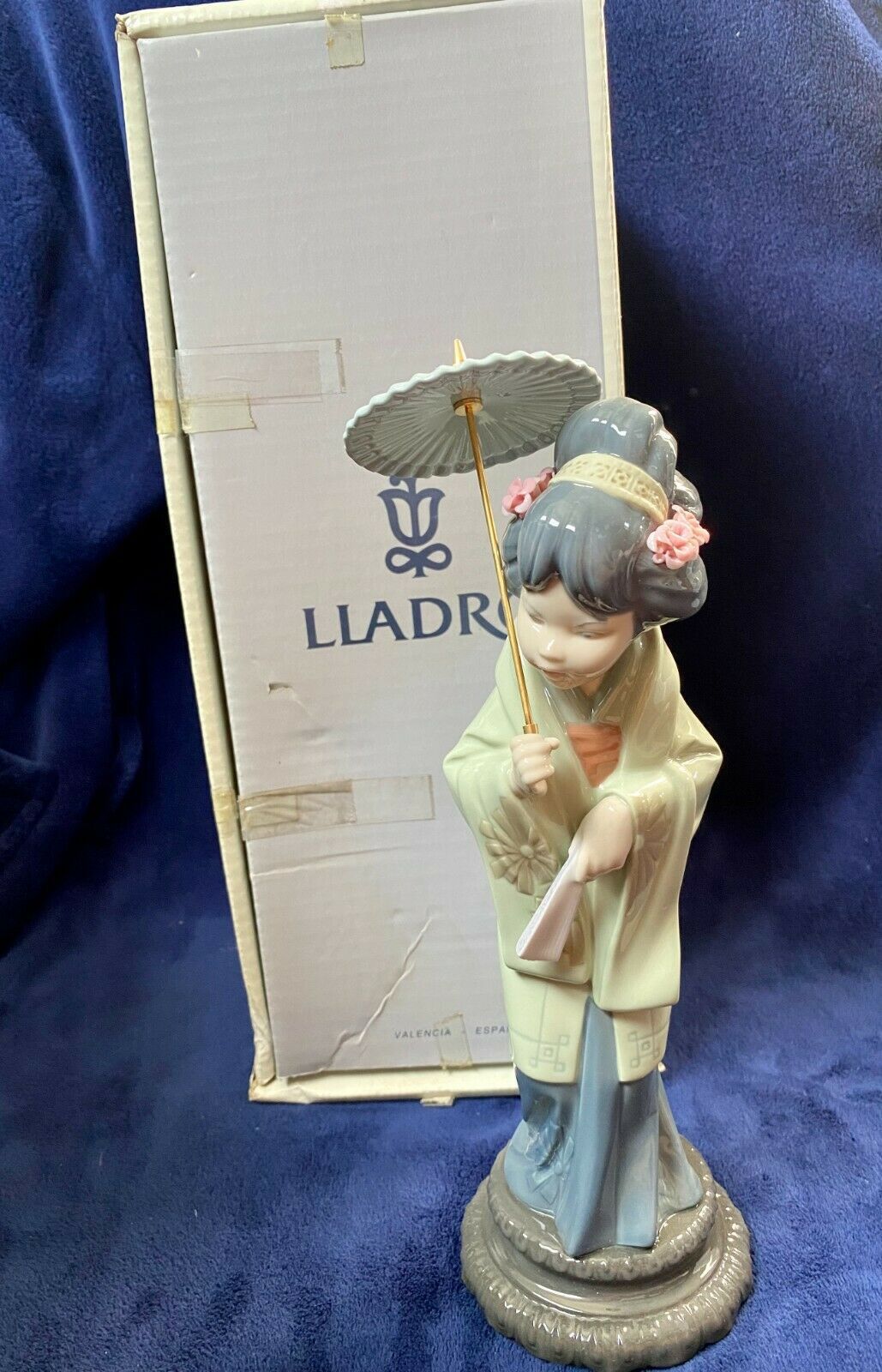 Lladro Oriental Spring Japanese Geisha Item # 4988 RETIRED Mint cond w/ box 