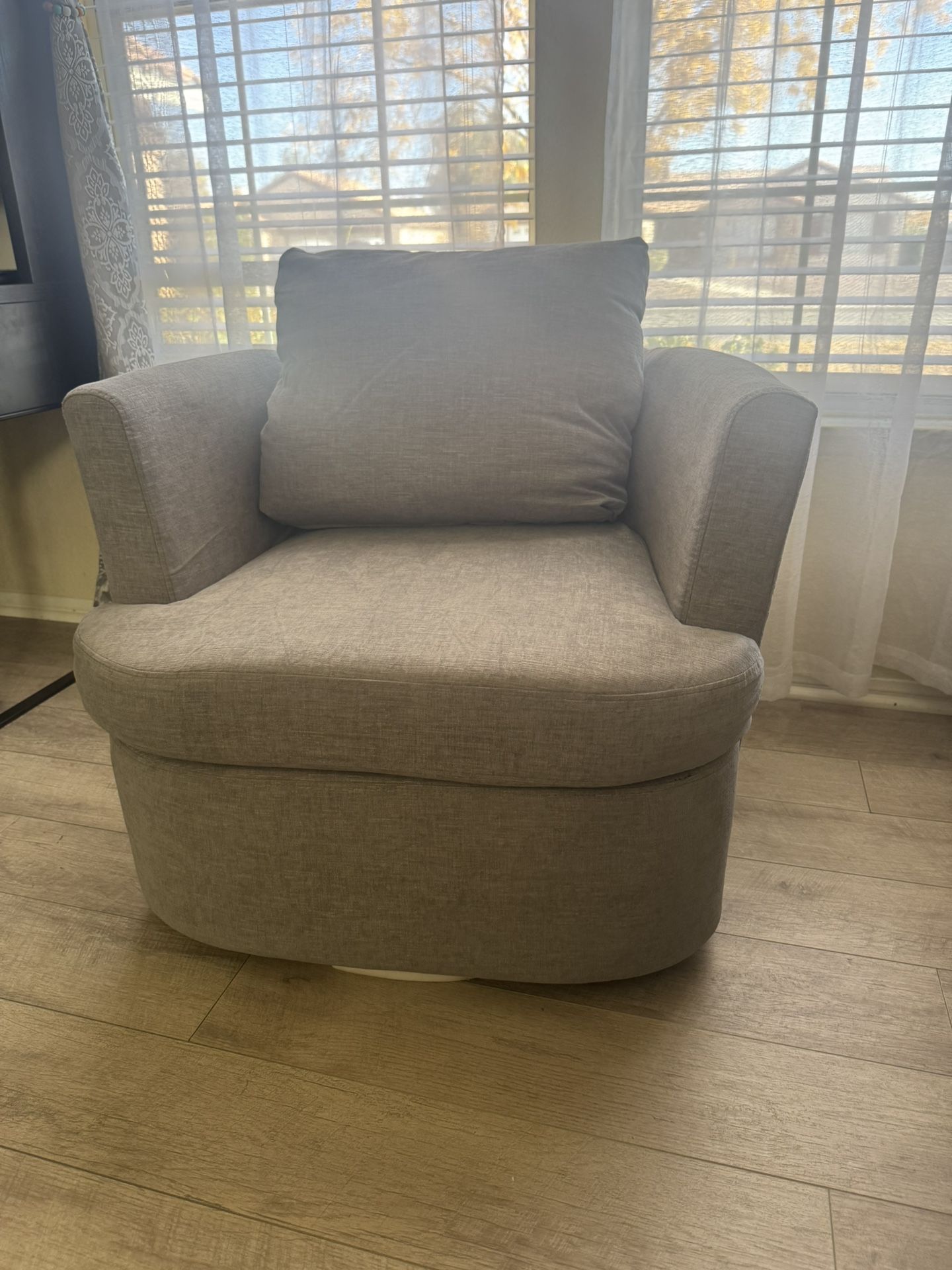 Swivel Round Chair 