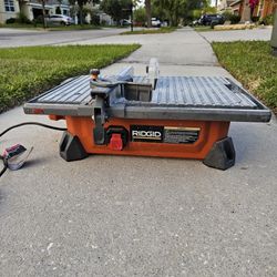 Ridgid - Table Top Wet Tile Saw 7 Inch