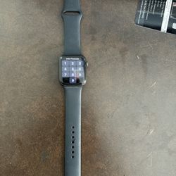 Apple Watch SE Aluminum Case 44mm (GPS + Cellular) 
