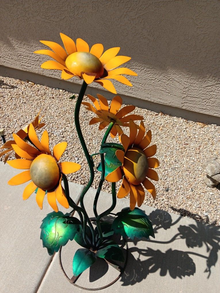 Metal Sunflowers Outdoor Decor