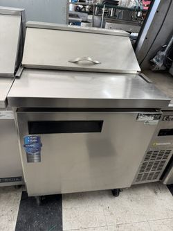 Dukers 29” Sandwich Prep Table 