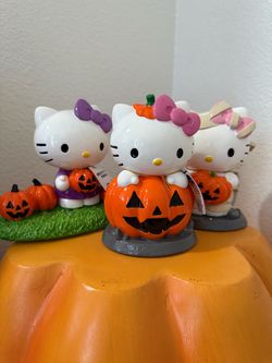 HELLO KITTY HALLOWEEN STAUE BUNDLE