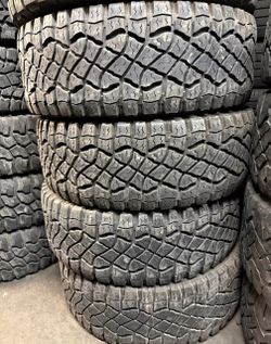 305-65R18 GOODYEAR BRAND TIRES EN EXCELENTE CONDICIÓN SET DE 4