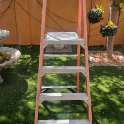 6ft FIBERGLASS WERNER PLATFORM LADDER 