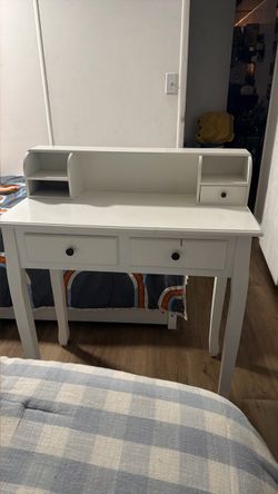 makeup vanity small