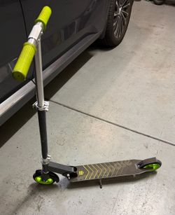 Mongoose Scooter