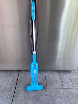 Small vacuum cleaner