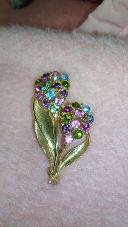 Gorgeous pin brooch