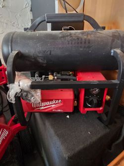 Milwaukee FUEL Cordless Air Compressor