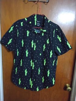 Forever 21 Men's Cactus Print Button-Up Shirt. Medium