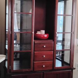 Dinning set. Comedor y vitrina